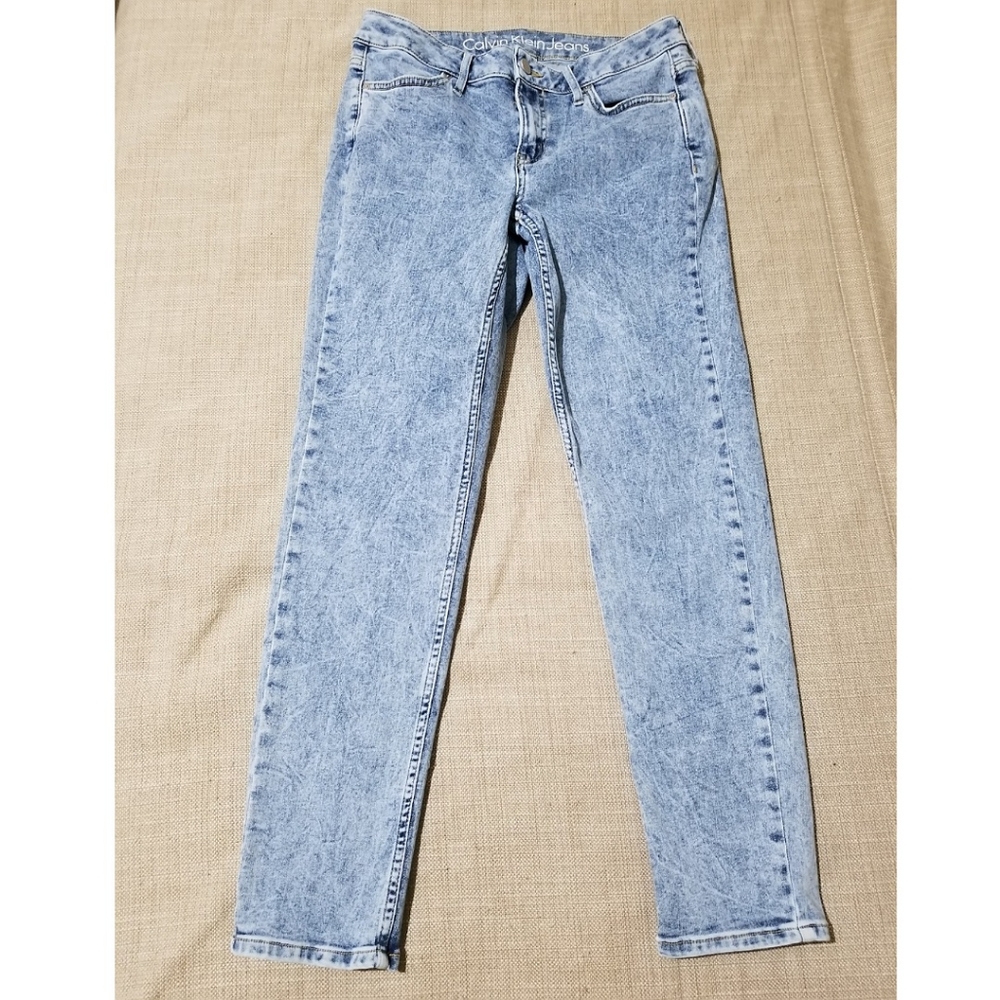 _Calvin Klein Acid Wash Jeans in Size 8